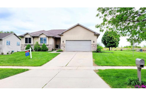 1407 Broadway Dr, Sun Prairie, WI 53590