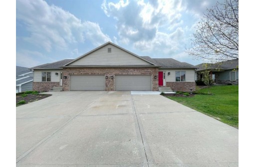 209 W Gonstead Rd, Mount Horeb, WI 53572