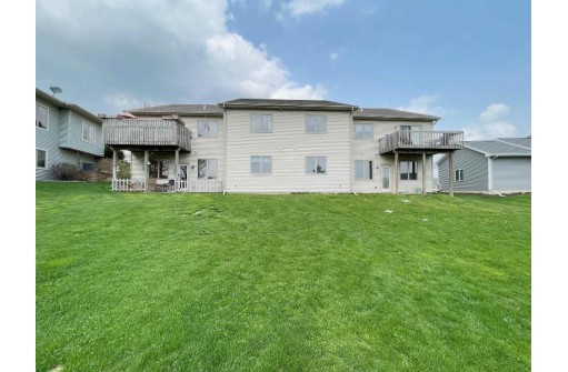 209 W Gonstead Rd, Mount Horeb, WI 53572