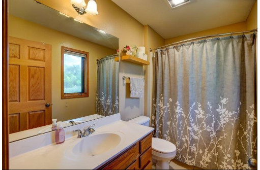 W10820 E Harmony Dr, Lodi, WI 53555