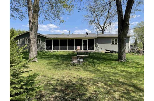 905 Elm St, Mauston, WI 53948