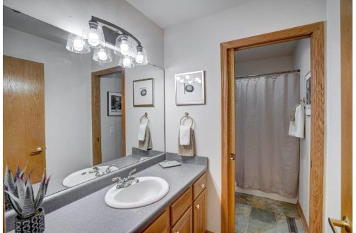 26 Hidden Hollow Tr, Madison, WI 53717