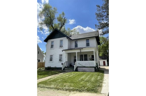 518 Center Ave, Janesville, WI 53548