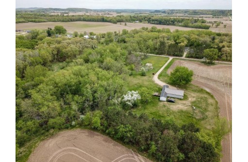 W7068 North Rd, Mauston, WI 53948