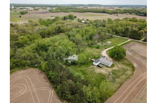 W7068 North Rd, Mauston, WI 53948