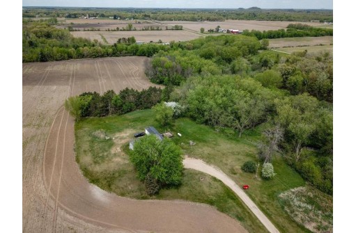 W7068 North Rd, Mauston, WI 53948