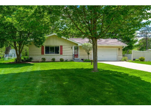 826 Elaine Dr Beloit, WI 53511-2106