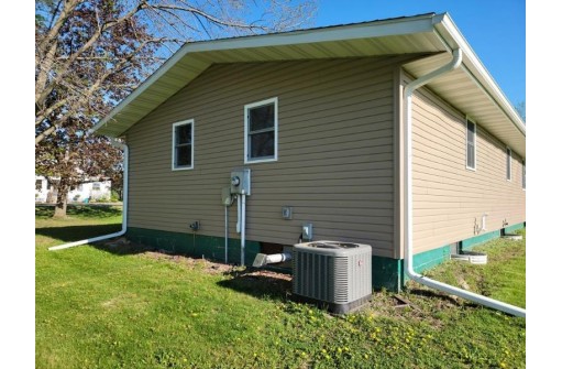 291 Mill St, La Valle, WI 53941-0000