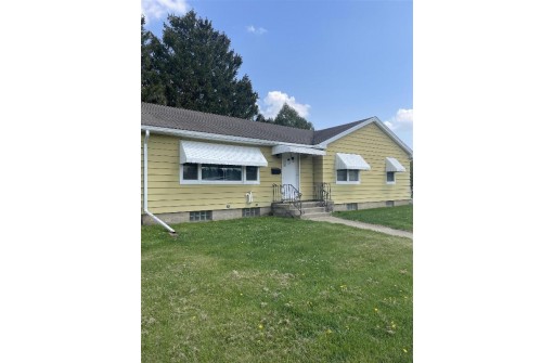 734 N Webb Ave, Reedsburg, WI 53959