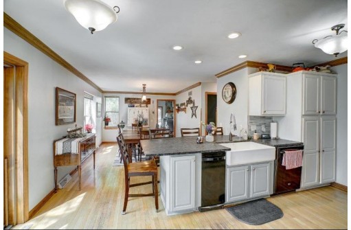 6630 Parkway Dr, Sun Prairie, WI 53590