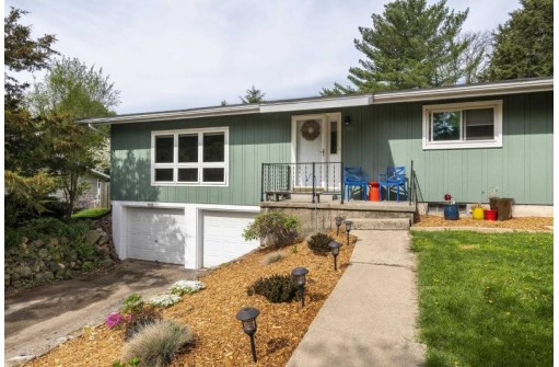 5521 Shamrock Rd, Waunakee, WI 53597