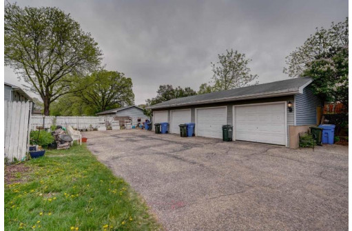 2621 Smithfield Dr 3, Fitchburg, WI 53719