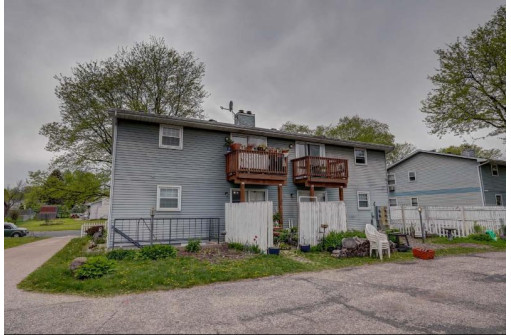 2621 Smithfield Dr 3, Fitchburg, WI 53719