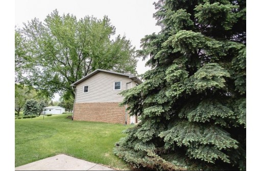 1006 N Johns St, Dodgeville, WI 53533