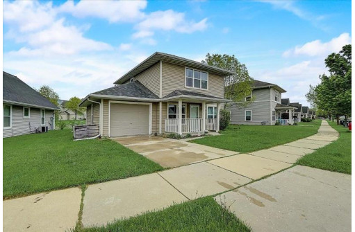 267 Sweet Grass Dr, Sun Prairie, WI 53590