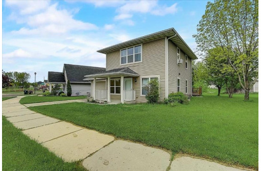 267 Sweet Grass Dr, Sun Prairie, WI 53590