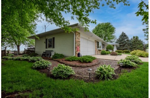 3155 Giehler Dr, Stoughton, WI 53589