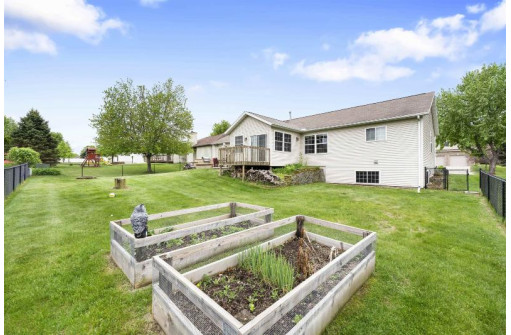 900 Hanksfield Pl, Prairie Du Sac, WI 53578