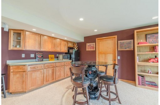 1164 Dolan Dr, Sun Prairie, WI 53590