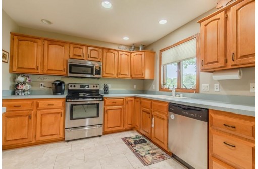 1164 Dolan Dr, Sun Prairie, WI 53590