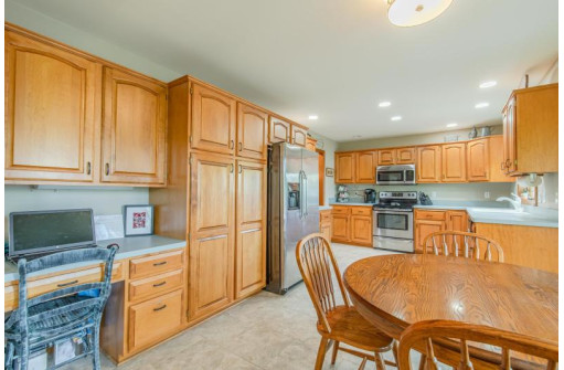 1164 Dolan Dr, Sun Prairie, WI 53590