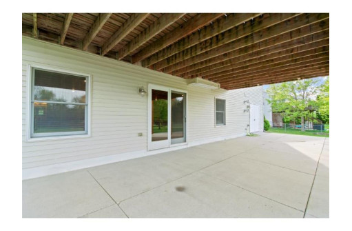 990 Hain Rd, Edgerton, WI 53534