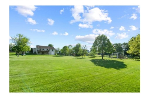 990 Hain Rd, Edgerton, WI 53534