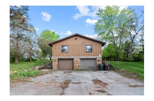 1446 N Austin Rd, Janesville, WI 53548