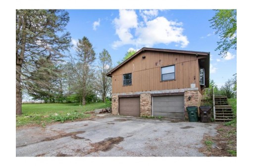 1446 N Austin Rd, Janesville, WI 53548