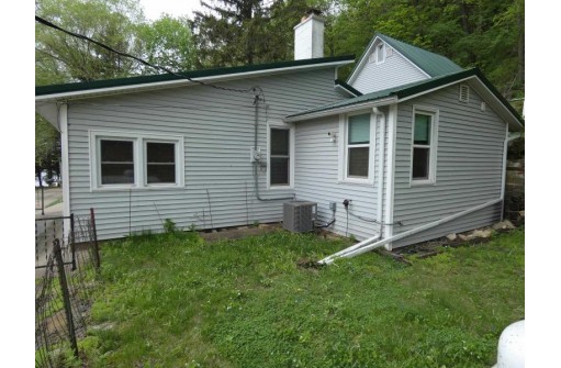 426 Bench St, Lynxville, WI 54626