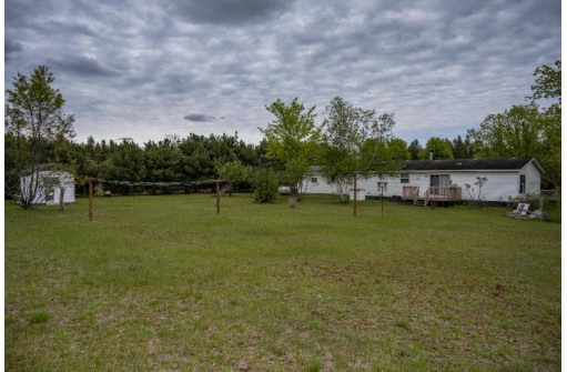 N8965 Stone Brook Rd, New Lisbon, WI 53950