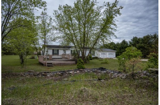 N8965 Stone Brook Rd, New Lisbon, WI 53950