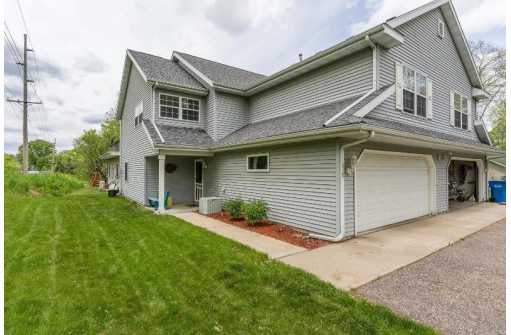 815 Island Ct, Baraboo, WI 53913