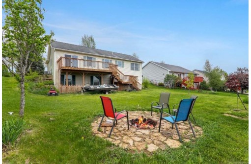 812 Brookstone Crest, Mount Horeb, WI 53572