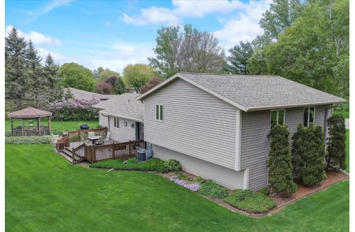 W9688 Hillside Cir, Beaver Dam, WI 53916