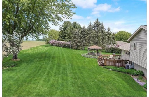 W9688 Hillside Cir, Beaver Dam, WI 53916