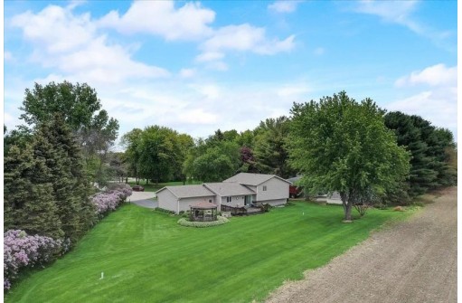 W9688 Hillside Cir, Beaver Dam, WI 53916