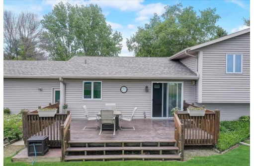 W9688 Hillside Cir, Beaver Dam, WI 53916