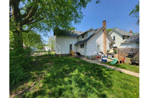 813 9th St, Beloit, WI 53511