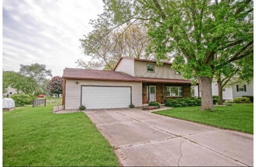 1295 Grandview Ct, Sun Prairie, WI 53590