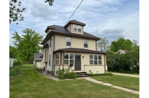 145 S Dewey Ave, Reedsburg, WI 53959