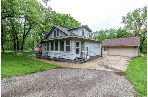 W9432 Porter Dr, Cambridge, WI 53523-9761