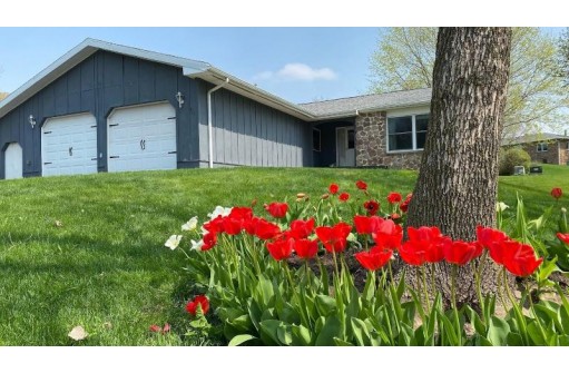 515 Brian St, Mount Horeb, WI 53572