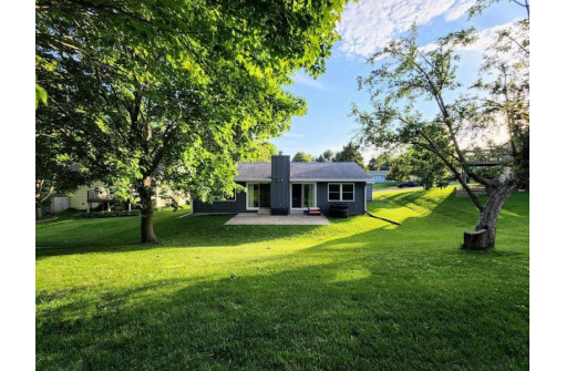 515 Brian St, Mount Horeb, WI 53572