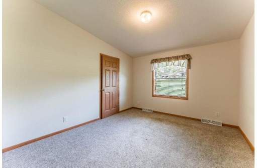 E4195 Kickapoo Ct, La Valle, WI 53941