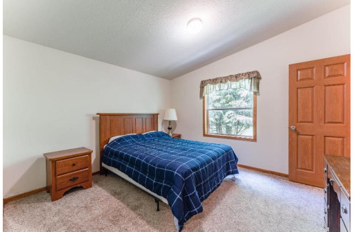 E4195 Kickapoo Ct, La Valle, WI 53941