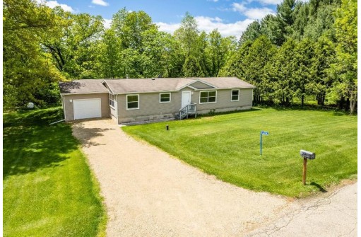 E4195 Kickapoo Ct, La Valle, WI 53941