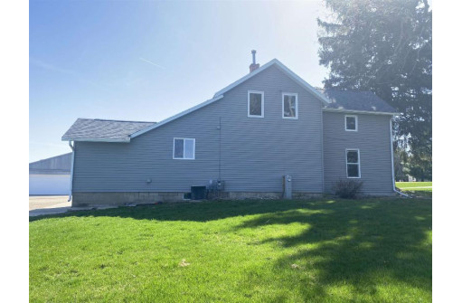 7641 Grinde Rd, DeForest, WI 53532