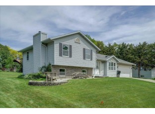 422 W Mohawk Tr DeForest, WI 53532