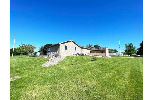 502 Jones Dr, Randolph, WI 53956